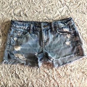 🔥BOGO FREE American Eagle distressed denim shorts